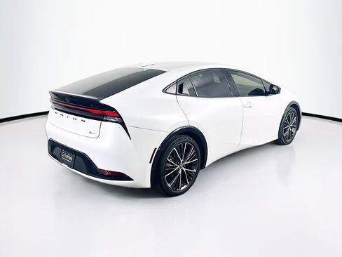 Used 2025 Toyota Prius XLE image 9