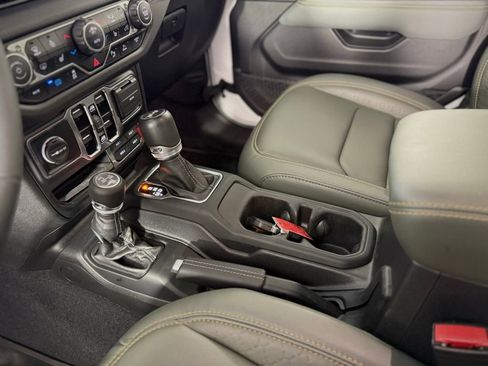 Used 2024 Jeep Wrangler High Altitude image 23