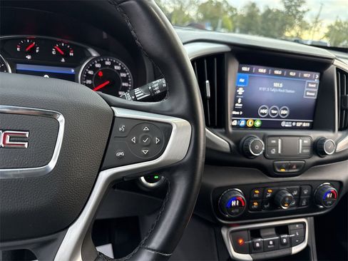 Used 2024 GMC Terrain SLT image 16