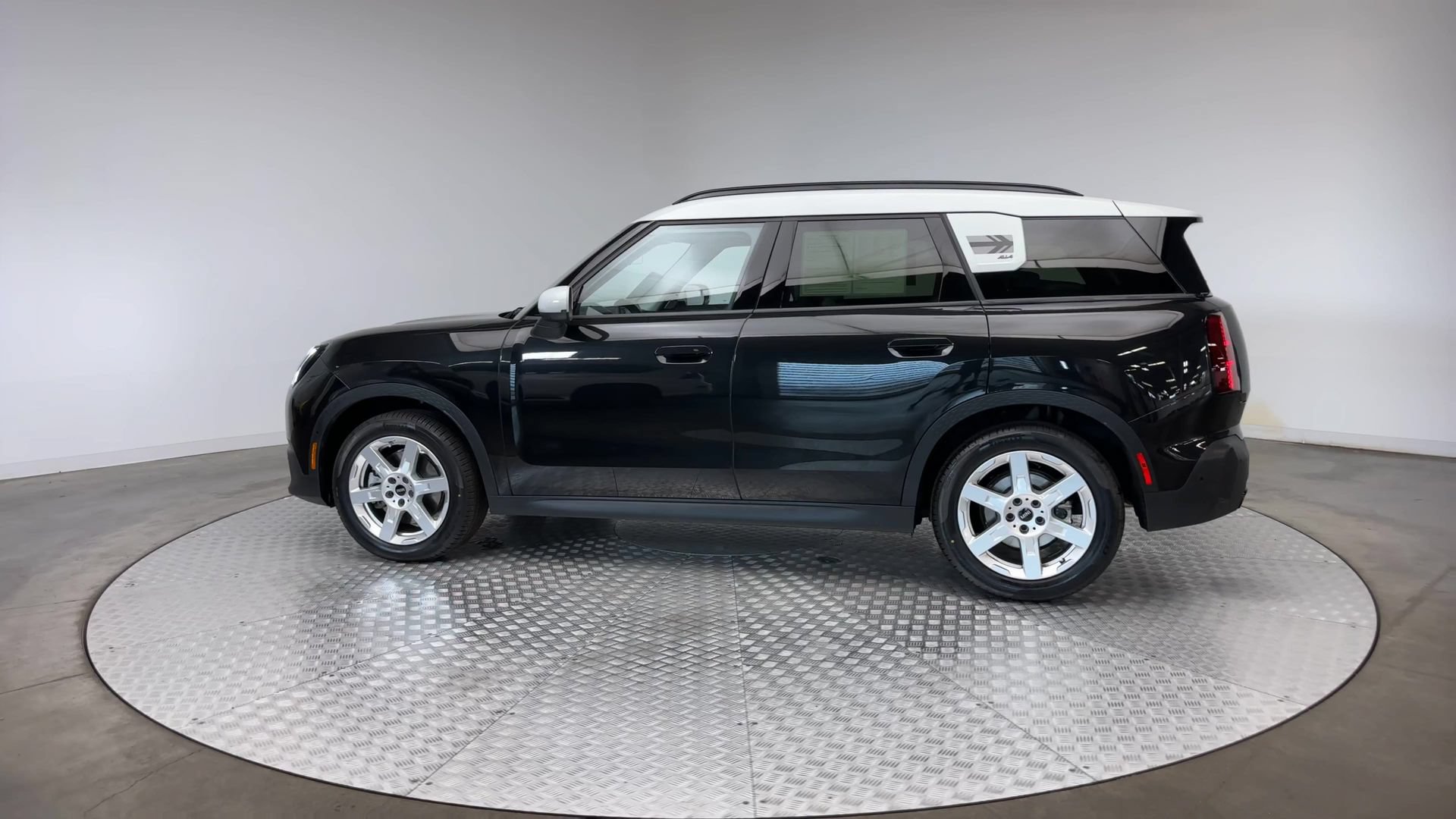 Certified 2025 MINI Cooper Countryman S w/ Comfort Package Max AWD/4WD image 5