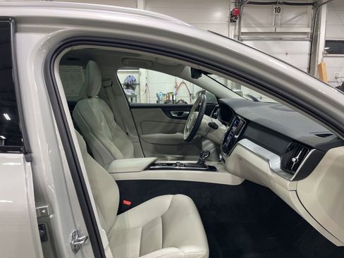 Used 2022 Volvo V60 T5 Cross Country w/ Advanced Package image 14