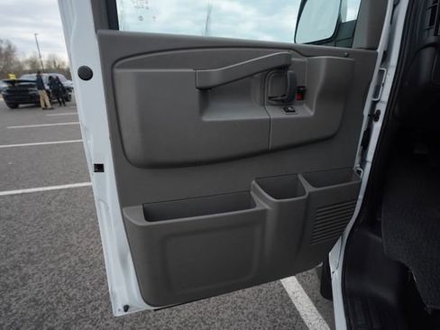 Used 2021 GMC Savana 3500 w/ Driver Convenience Package image 13