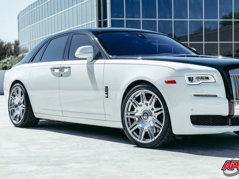 Used 2017 Rolls-Royce Ghost RWD image 46