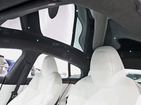 Used 2022 Tesla Model S image 33