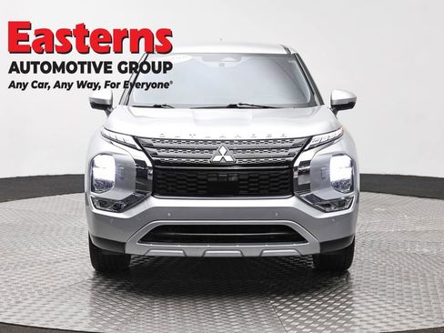 Used 2023 Mitsubishi Outlander SE AWD/4WD image 2