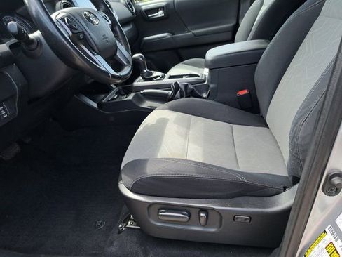 Used 2021 Toyota Tacoma TRD Off-Road w/ Technology Package AWD/4WD image 27