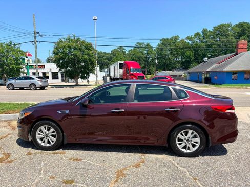 Used 2016 Kia Optima LX FWD image 2