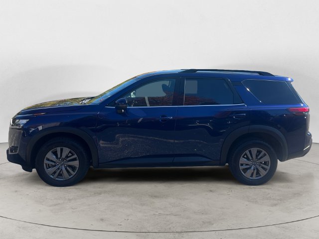 Used 2025 Nissan Pathfinder SV AWD/4WD image 2