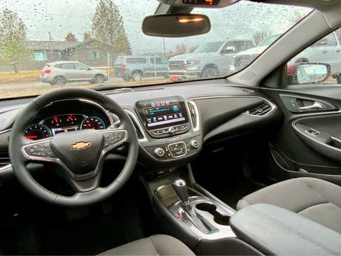 Used 2017 Chevrolet Malibu LT image 34