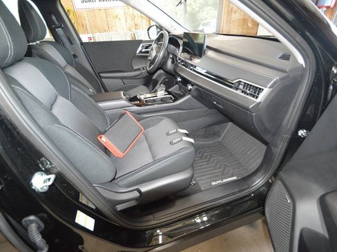 Used 2025 Mitsubishi Outlander ES AWD/4WD image 5