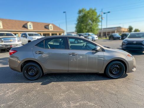 Used 2018 Toyota Corolla LE FWD image 17