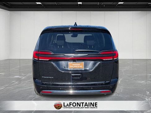 Used 2024 Chrysler Pacifica Touring-L image 4