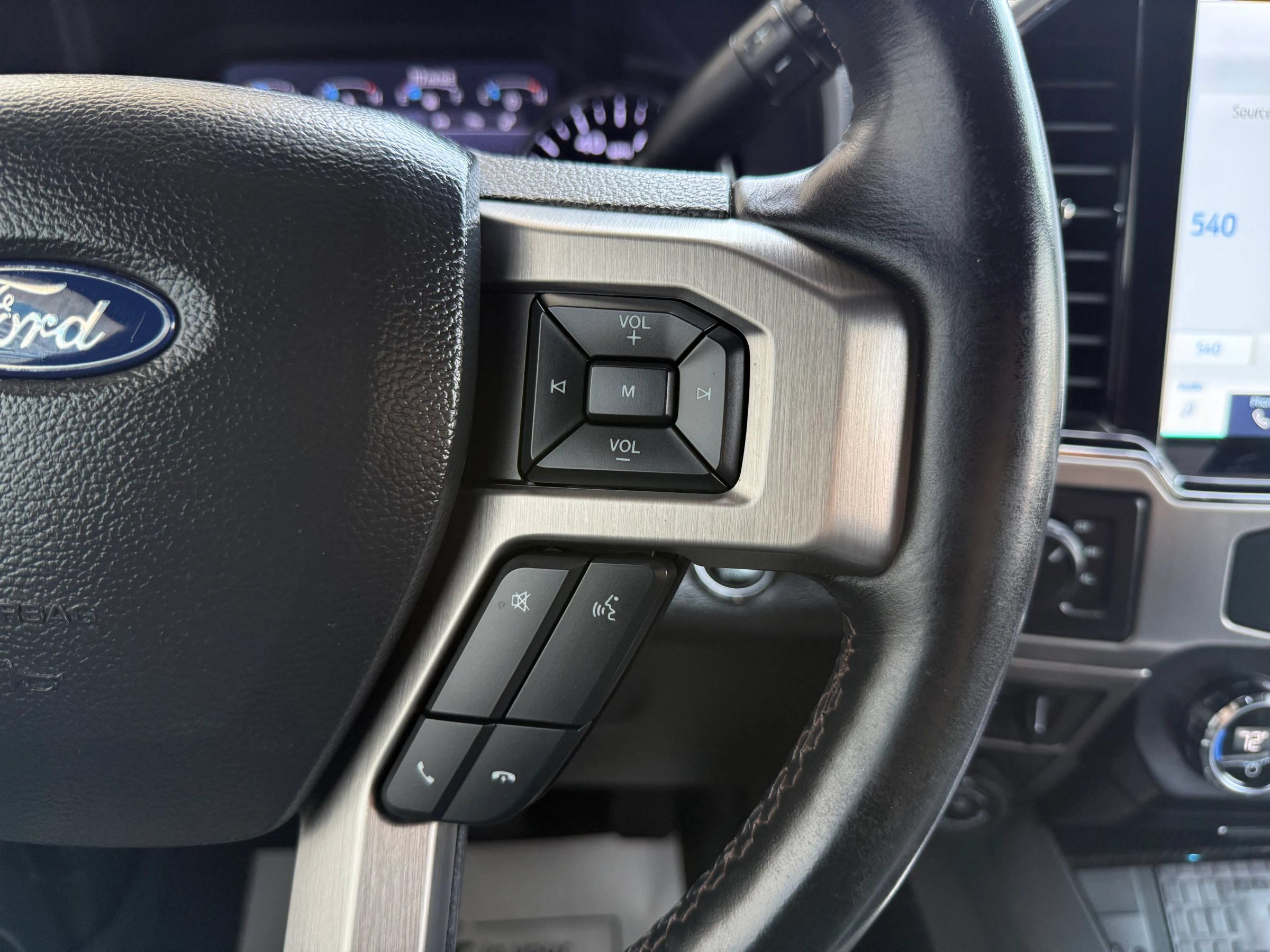 Used 2022 Ford F250 Platinum w/ FX4 Off-Road Package AWD/4WD image 19