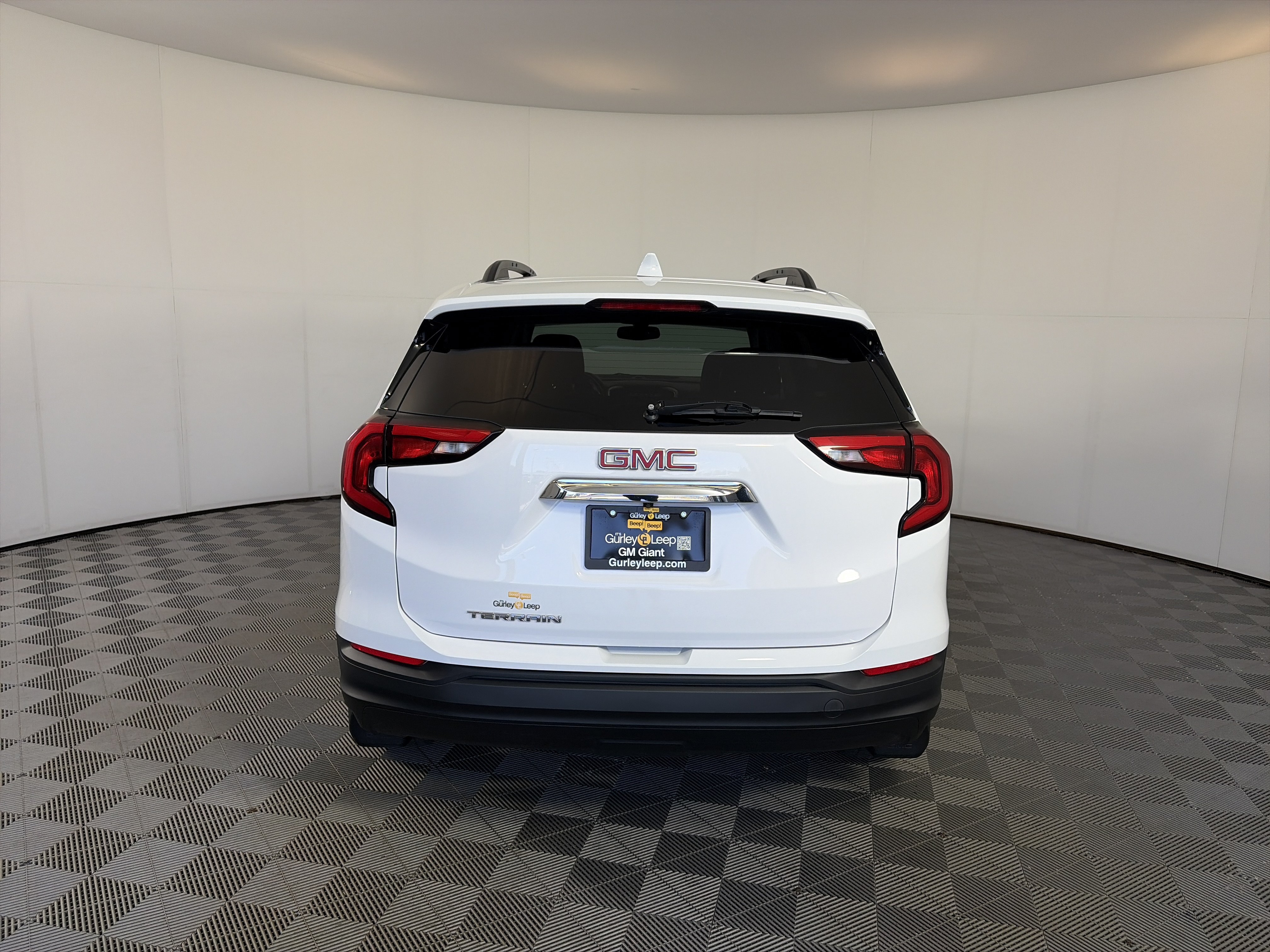 Used 2018 GMC Terrain SLE w/ Driver Convenience Package FWD image 4