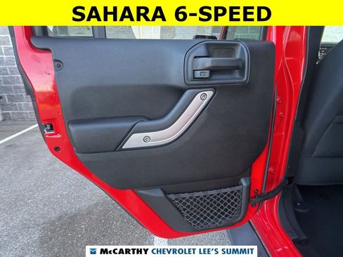 Used 2018 Jeep Wrangler Unlimited Sahara w/ Dual Top Group image 28