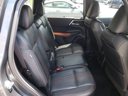 Used 2024 Mitsubishi Outlander SEL AWD/4WD image 25