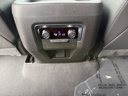 Used 2025 Chevrolet Tahoe Z71 AWD/4WD image 16