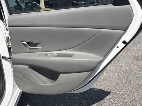 New 2026 Hyundai Elantra Hybrid FWD image 18