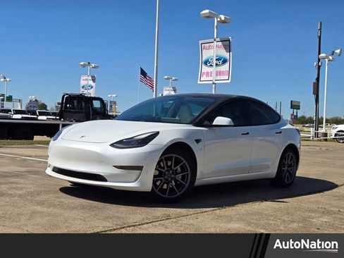 Used 2021 Tesla Model 3 Standard Range Plus image 1