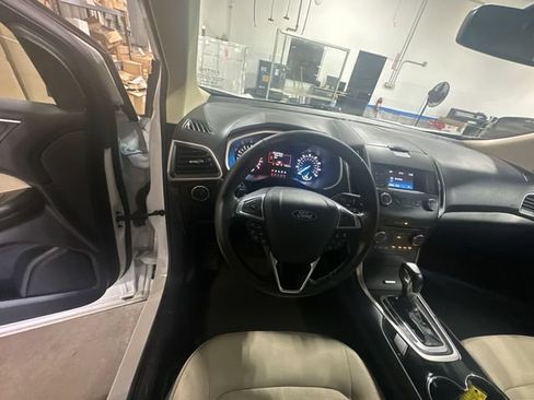 Used 2018 Ford Edge SEL FWD image 15