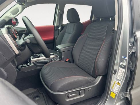 Used 2022 Toyota Tacoma SR5 AWD/4WD image 15
