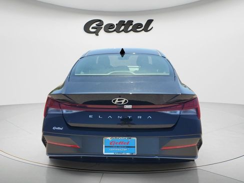 Used 2025 Hyundai Elantra SEL image 5