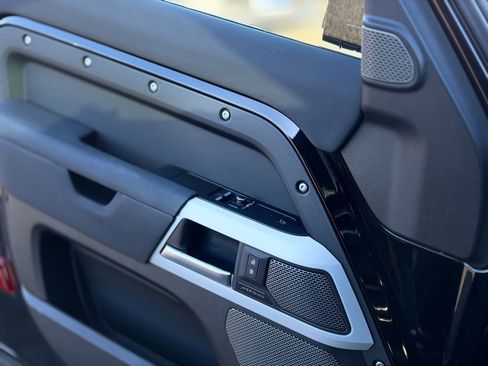 Used 2022 Land Rover Defender 90 X-Dynamic S image 12