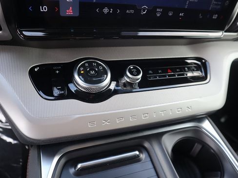 New 2025 Ford Expedition Active image 9