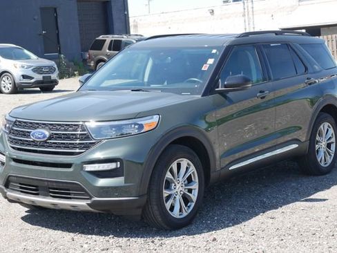 Used 2024 Ford Explorer XLT w/ Equipment Group 202A AWD/4WD image 6
