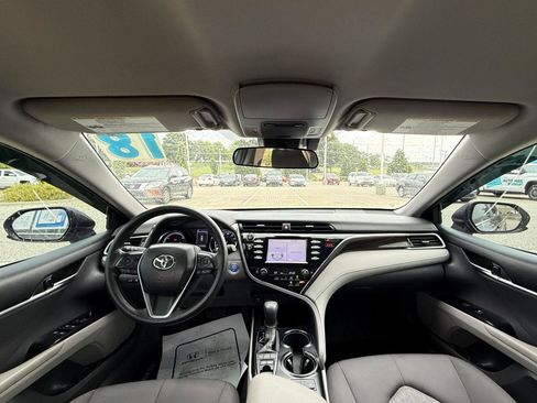 Used 2018 Toyota Camry LE FWD image 28