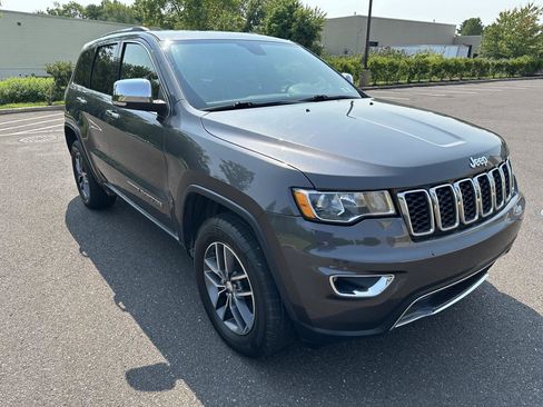 Used 2017 Jeep Grand Cherokee Limited AWD/4WD image 3