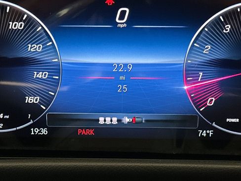 New 2025 Mercedes-Benz GLB 250 4MATIC image 24