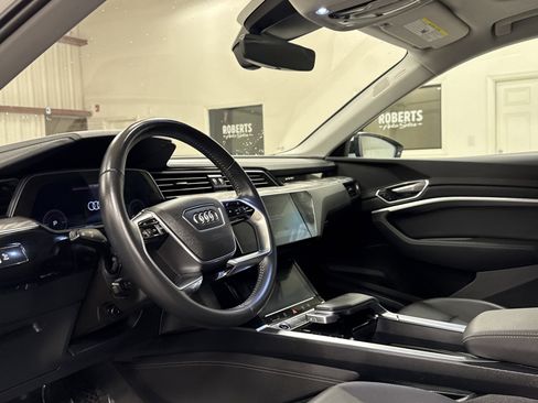 Used 2021 Audi e-tron Premium Plus w/ Premium Plus Package image 6