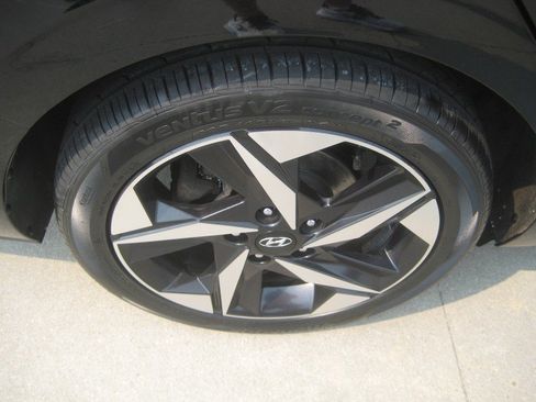 Used 2023 Hyundai Elantra SEL w/ Convenience Package FWD image 8