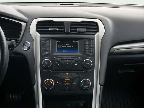 Used 2018 Ford Fusion SE FWD image 20