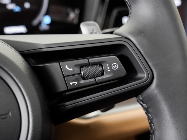 Certified 2026 Porsche Cayenne AWD/4WD image 11