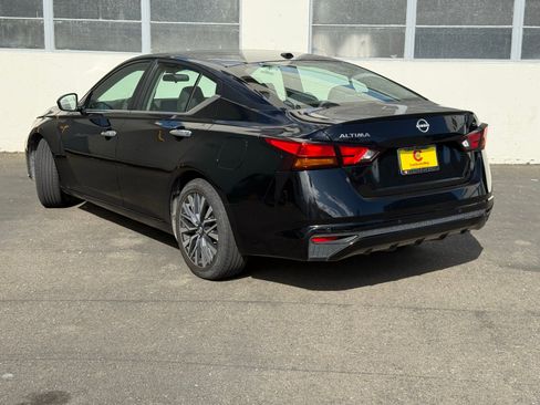 Used 2023 Nissan Altima 2.5 SV image 4