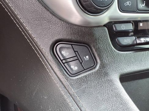 Used 2017 GMC Yukon SLT image 33