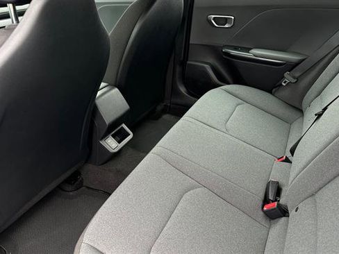 New 2025 Kia K4 LXS image 13