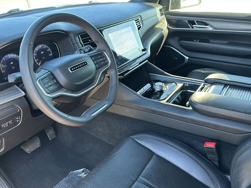 Used 2024 Jeep Wagoneer Series II w/ Flexible Seating Group image 12