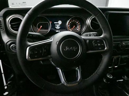 Used 2023 Jeep Gladiator Rubicon w/ LED Lighting Group AWD/4WD image 14