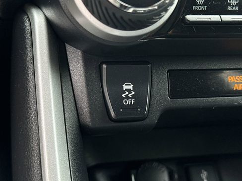 Used 2020 Toyota RAV4 LE AWD/4WD image 29