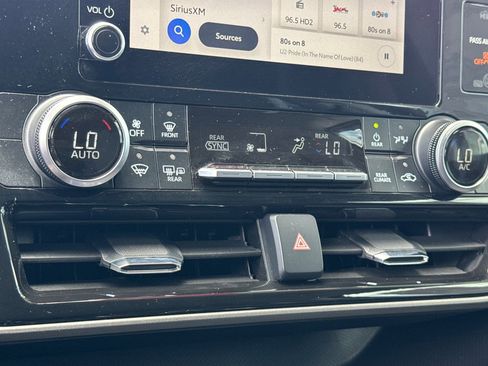 Used 2025 Toyota Highlander LE FWD image 18