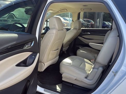 Used 2019 Buick Enclave Essence image 27