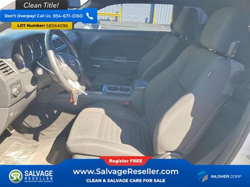Used 2014 Dodge Challenger R/T RWD image 9