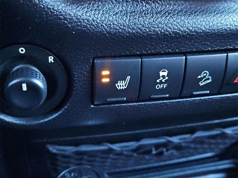 Used 2017 Jeep Wrangler Sahara w/ Connectivity Group image 17