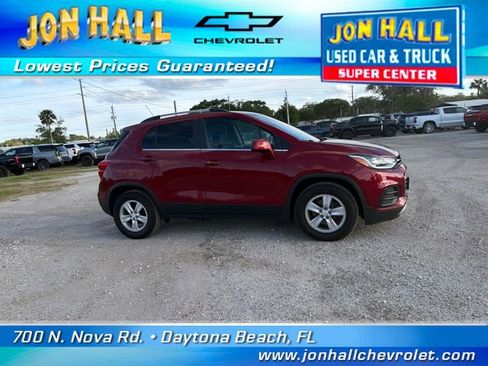 Used 2019 Chevrolet Trax LT w/ LT Convenience Package image 17