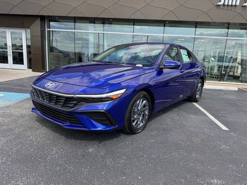 New 2024 Hyundai Elantra SEL image 1