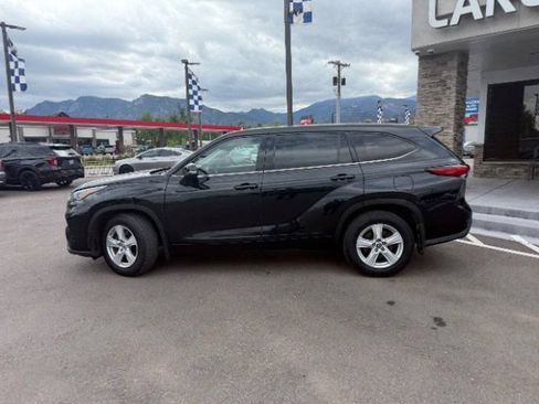Used 2020 Toyota Highlander LE AWD/4WD image 5