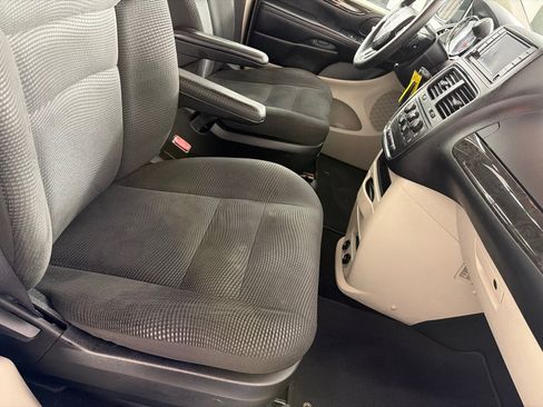 Used 2020 Dodge Grand Caravan SE FWD image 24